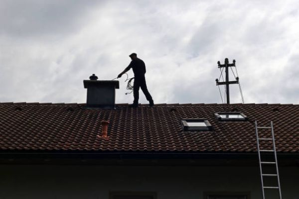 Limpieza de chimeneas con Limpiezas Pamplona – Empresa de limpieza en Pamplona y Navarra Limpieza de chimeneas con Limpiezas Pamplona – Empresa de limpieza en Pamplona y Navarra